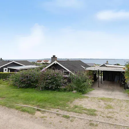 Prázdninový dům Lovely In With Wifi